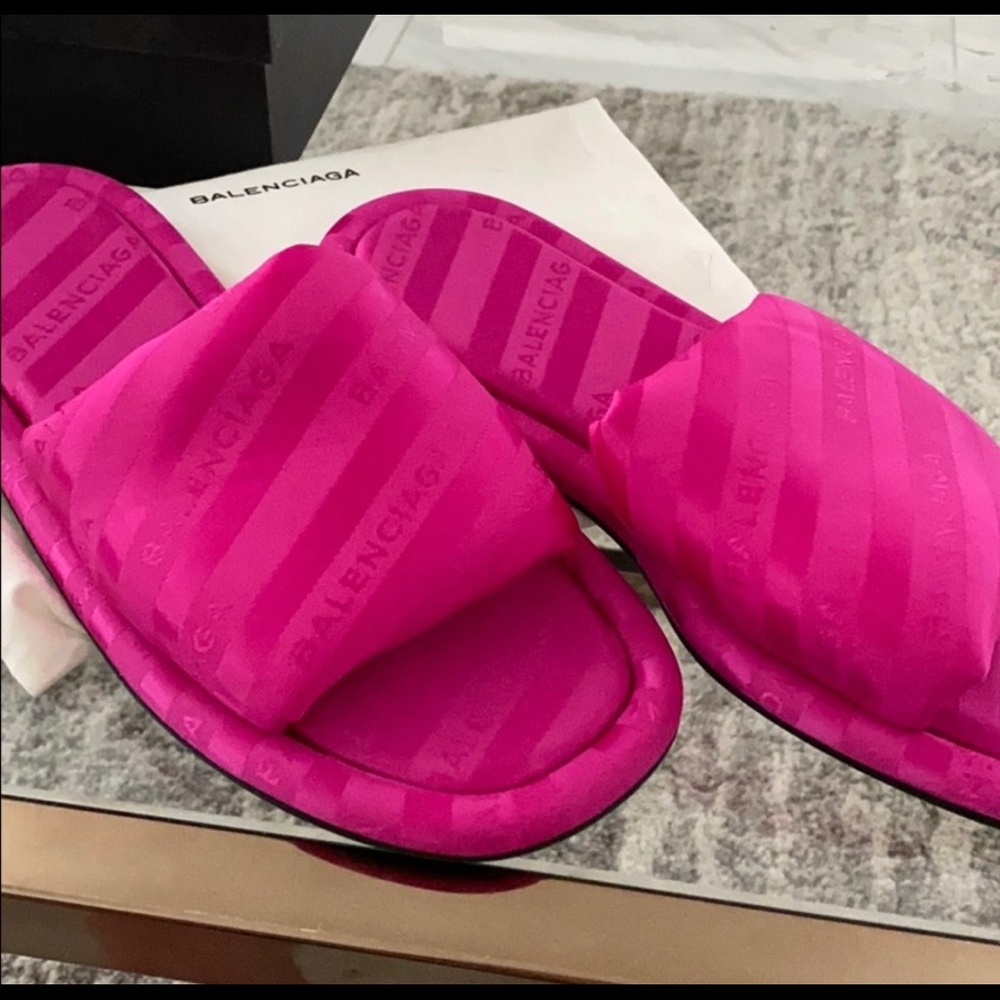 balenciaga pink slippers new